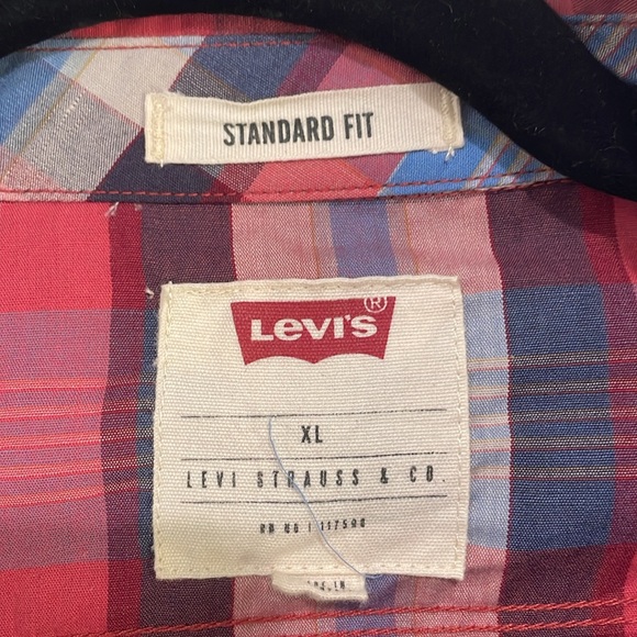 Levi’s button up - Picture 2 of 4